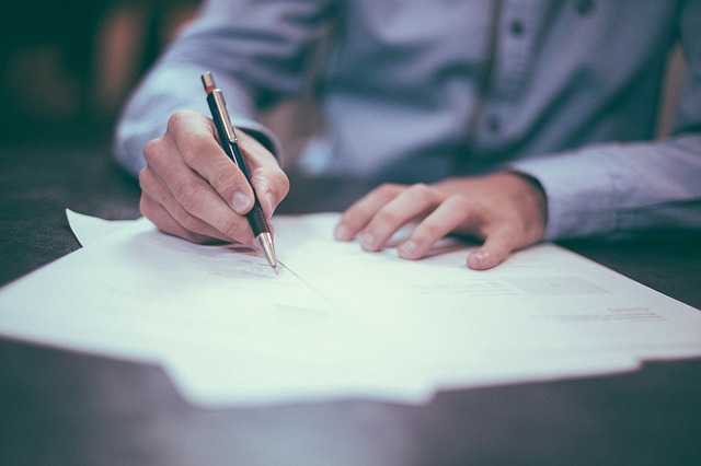 Man signing a sublease agreement